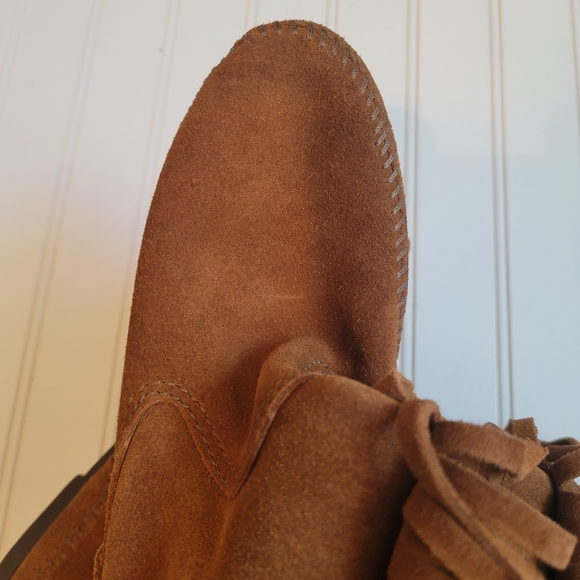 Minnetonka Suede Camel color Fringe Boots Women's 7 - Picture 6 of 7
